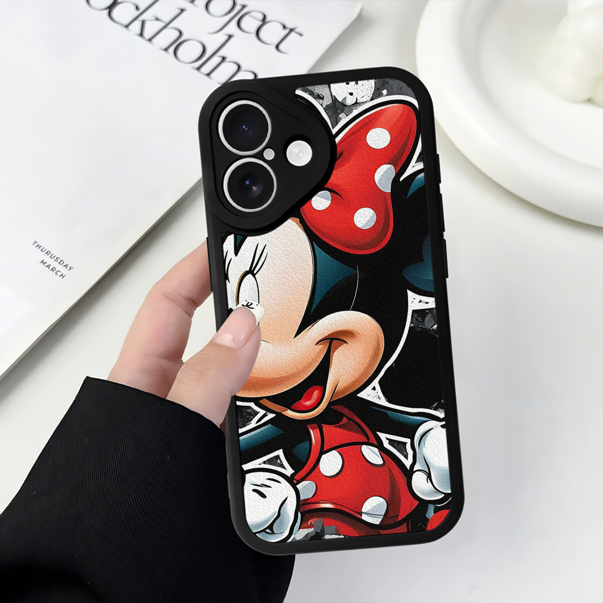 （画像用） ミッキーマウス Mickey Mouse 【iPhone 16シリーズ対応】シリコンスマホケース（レザー調） 材質：シリコン